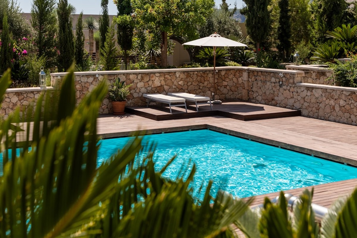 Low-Maintenance Decking: What It Actually Means Day to Day